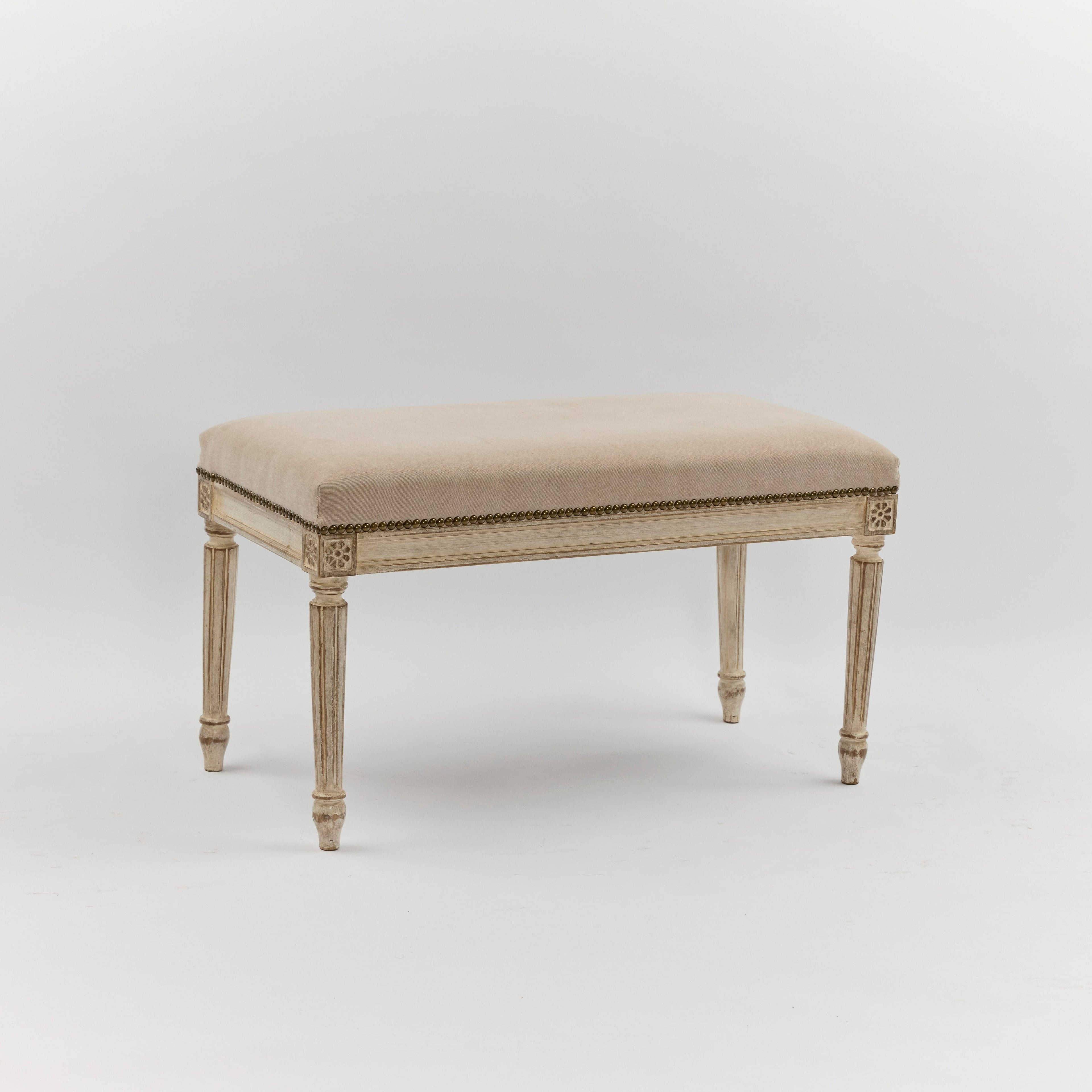 Banqueta tallada envejecida